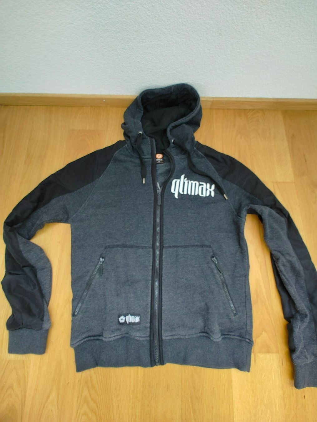 Pullover & Sweatshirts: Qlimax Hoody / Kapuzenpullover – Gebraucht aus Schwyz von Balmer92
