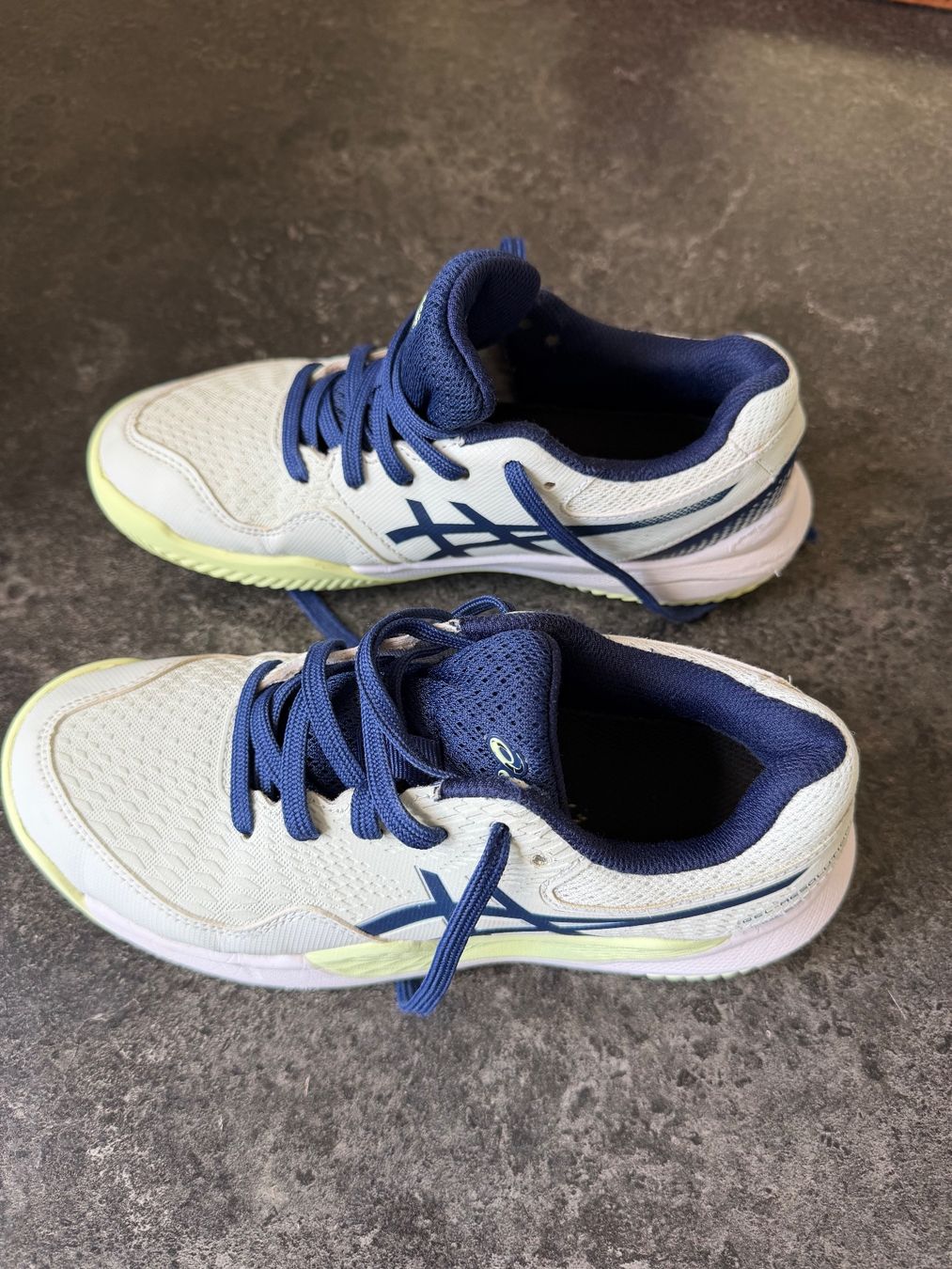 Asics Schuhe für Jungen: Tennisschuhe Sandplatz Gr. 35.5 – Gebraucht aus Lachen SZ von Mavi8808 1