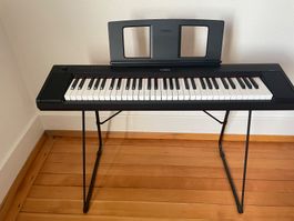Yamaha NP-15 Piaggero Portable Piano inkl. Stand