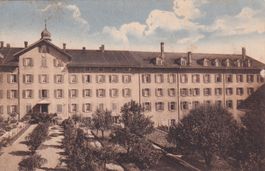 Institut Heiligkreuz  Vorderansicht
