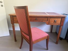 Bureau en bois massif avec trois tiroirs bon état