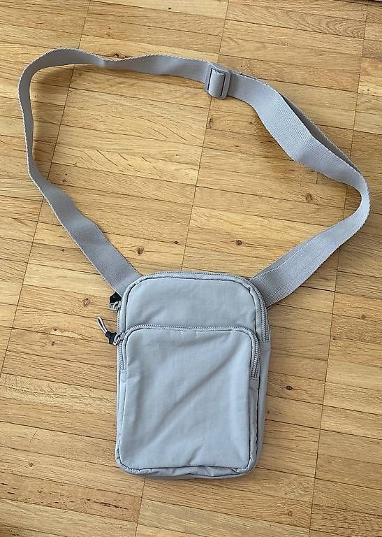 Sacs: Handytasche neu  – D'occasion à Rothrist par sar_m7ry