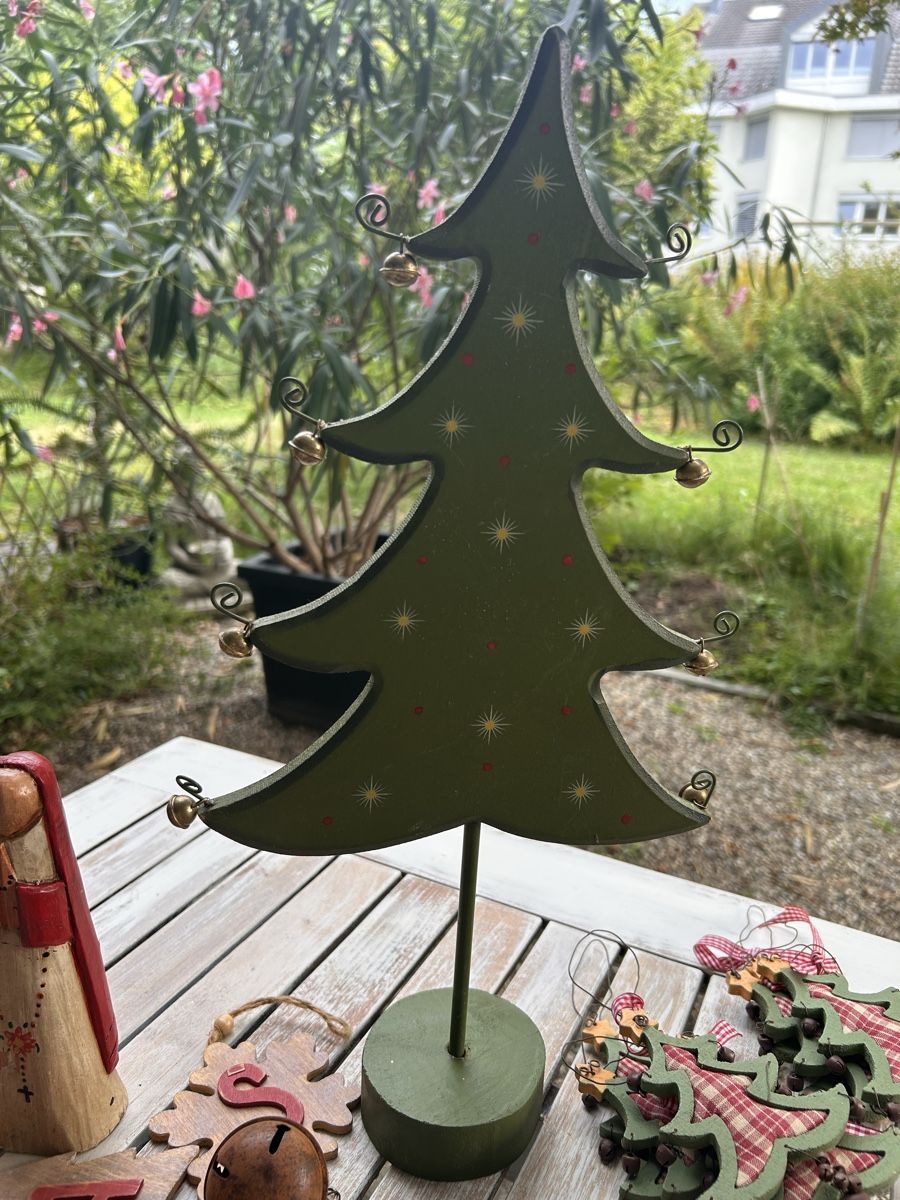 Alle Dekorationen: Holzweihnachtsbaum – Gebraucht aus Kriens von and_rs5j