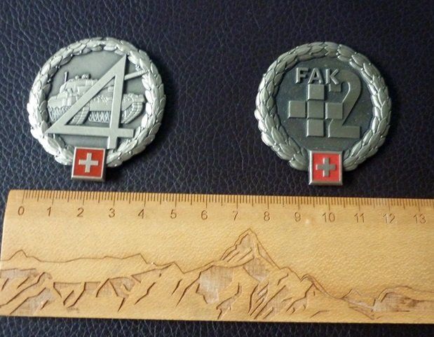 Schweizer Armee Uniformi: 2 Schweizer Armee Beret Embleme - Béret Emblem – Difettoso da Adliswil venduto da di_hans 7