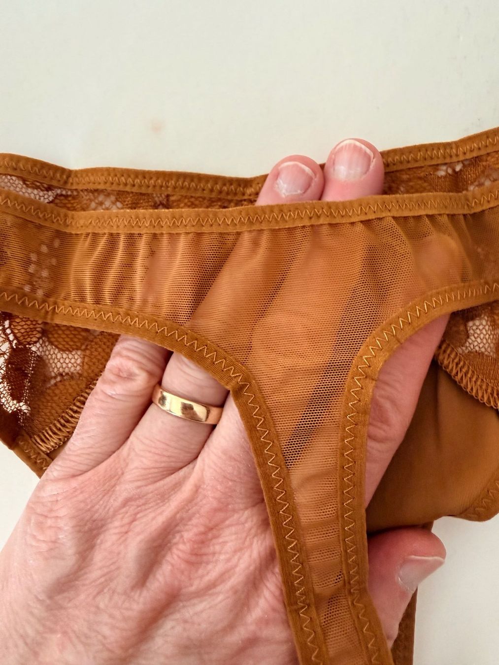 Simone Pérèle Sonstige Unterwäsche: SIMONE PÉRÈLE, String, Grösse 2 (38), Farbe Goldbraun – Neu und originalverpackt aus Rudolfstetten von gst_g7xl 3