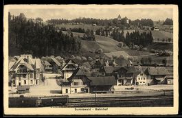 AK Sumiswald, Ortsansicht mit dem Bahnhof im Vordergrund