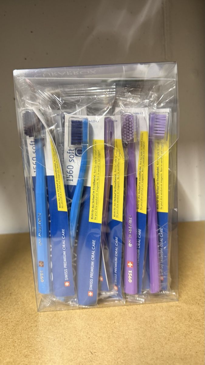 Curaprox Soins dentaires: 36x Curaprox CS 1560 Soft Zahnbürsten Displaybox – Neuf avec emballage d'origine à Niederwil SG par SuisseArchive