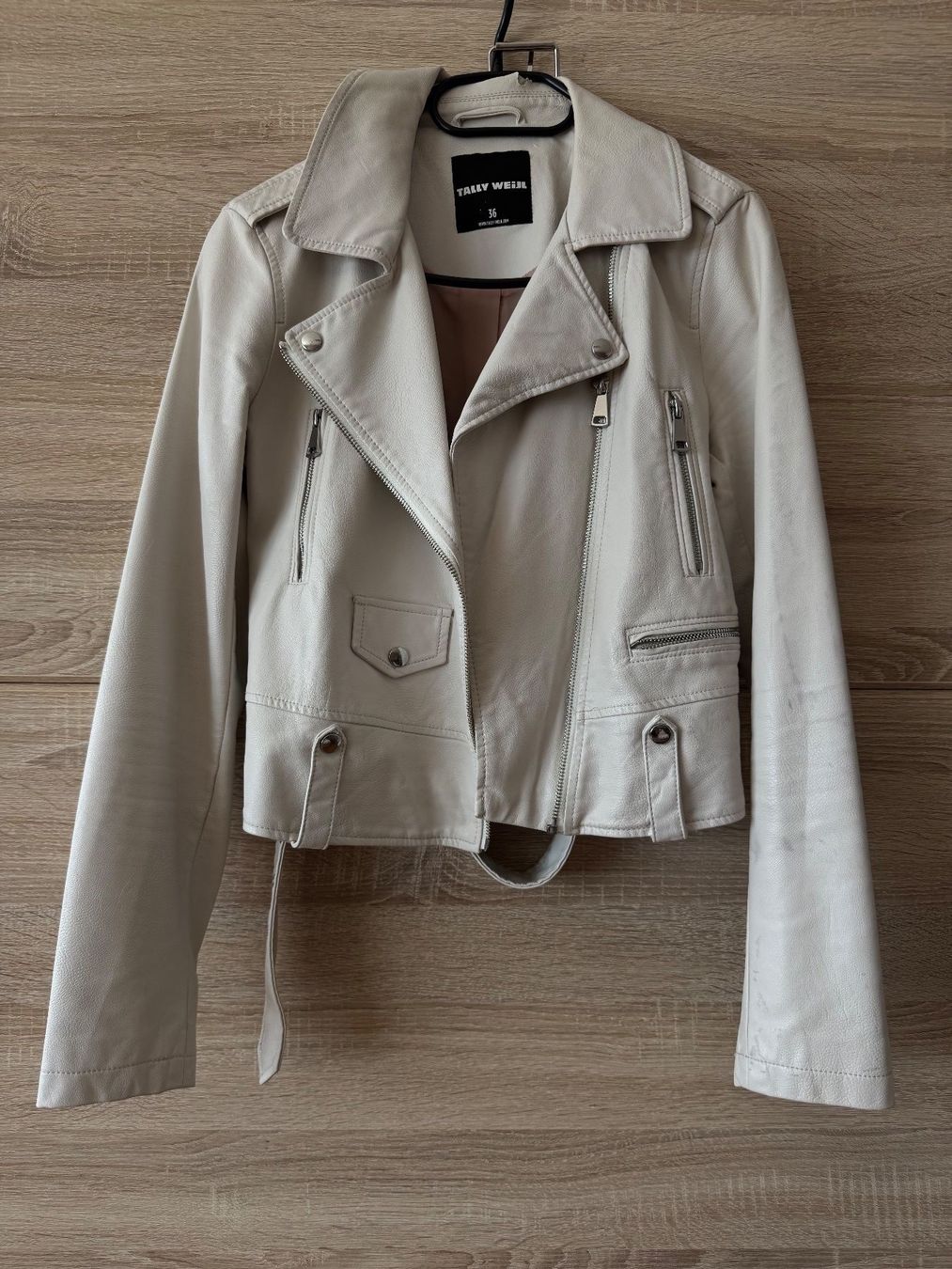 Tally Weijl Giacche: Veste faux cuire beige clair – Usato da Montreux venduto da Izapechee