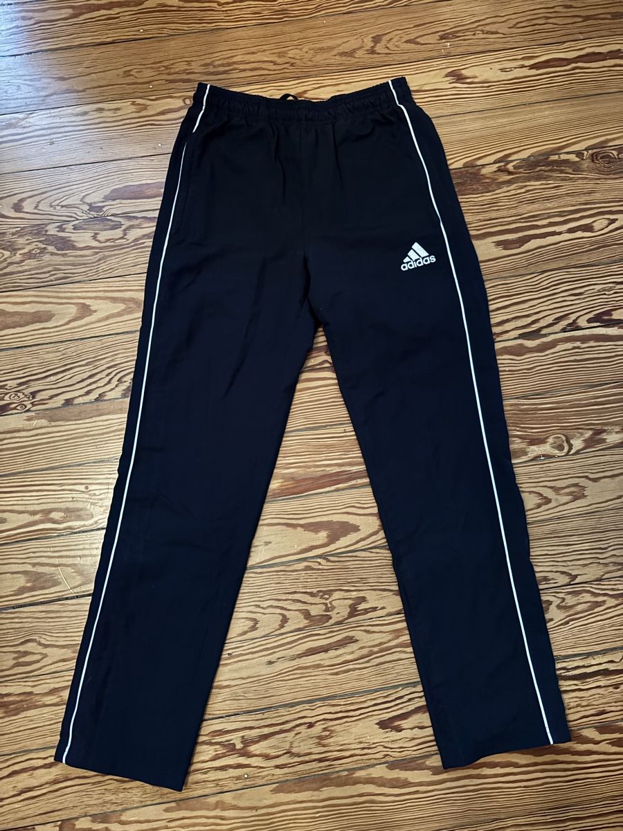Adidas Pantaloni: Schwarze Adidas Trackpants Gr. S - – Usato da Ostermundigen venduto da emily.to 1