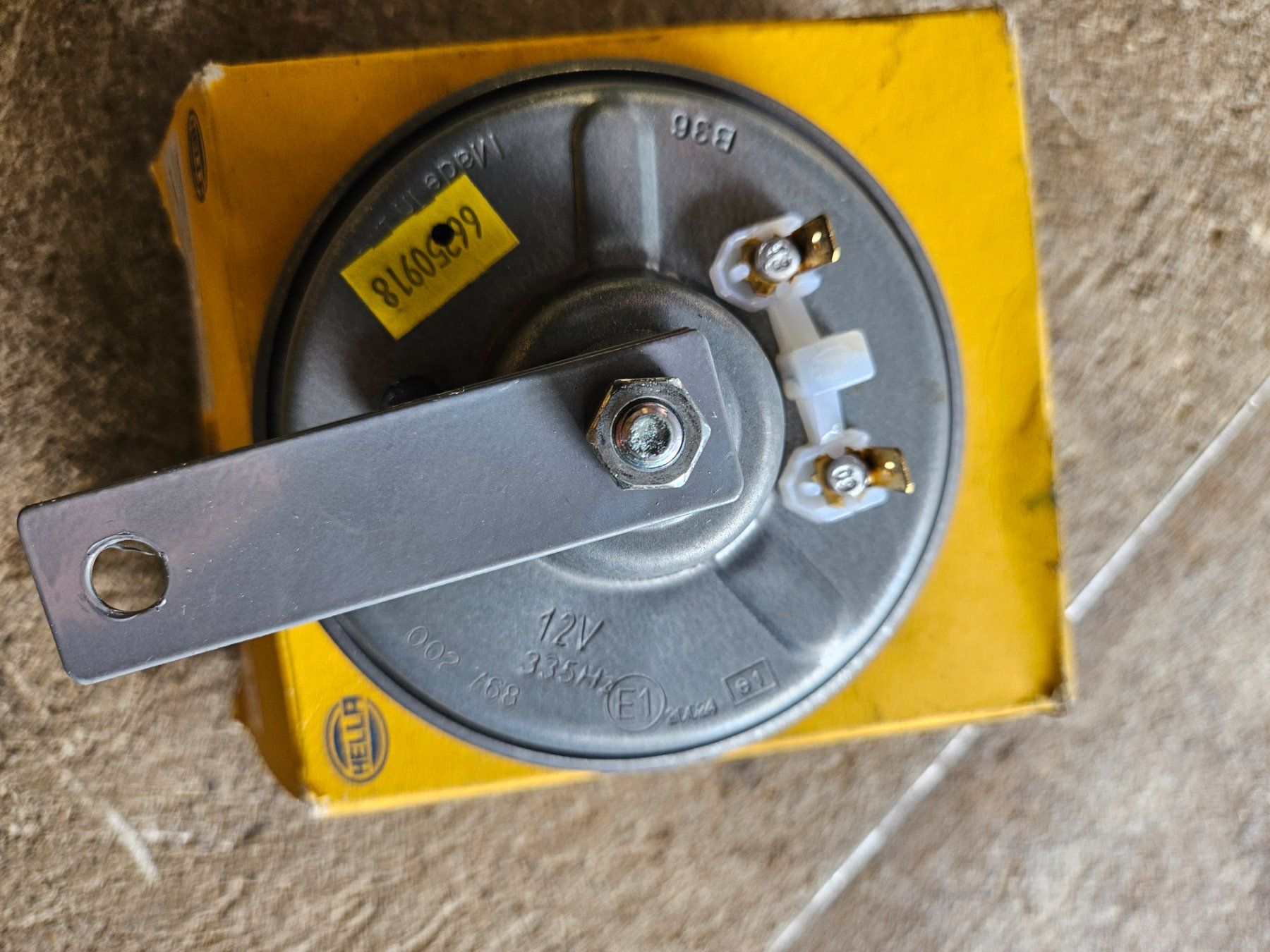 Accessori per altri veicoli: Tellerhorn Hella 12V 355Hz – Nuovo e nell'imballaggio originale da Biberist venduto da simsalabim04 1