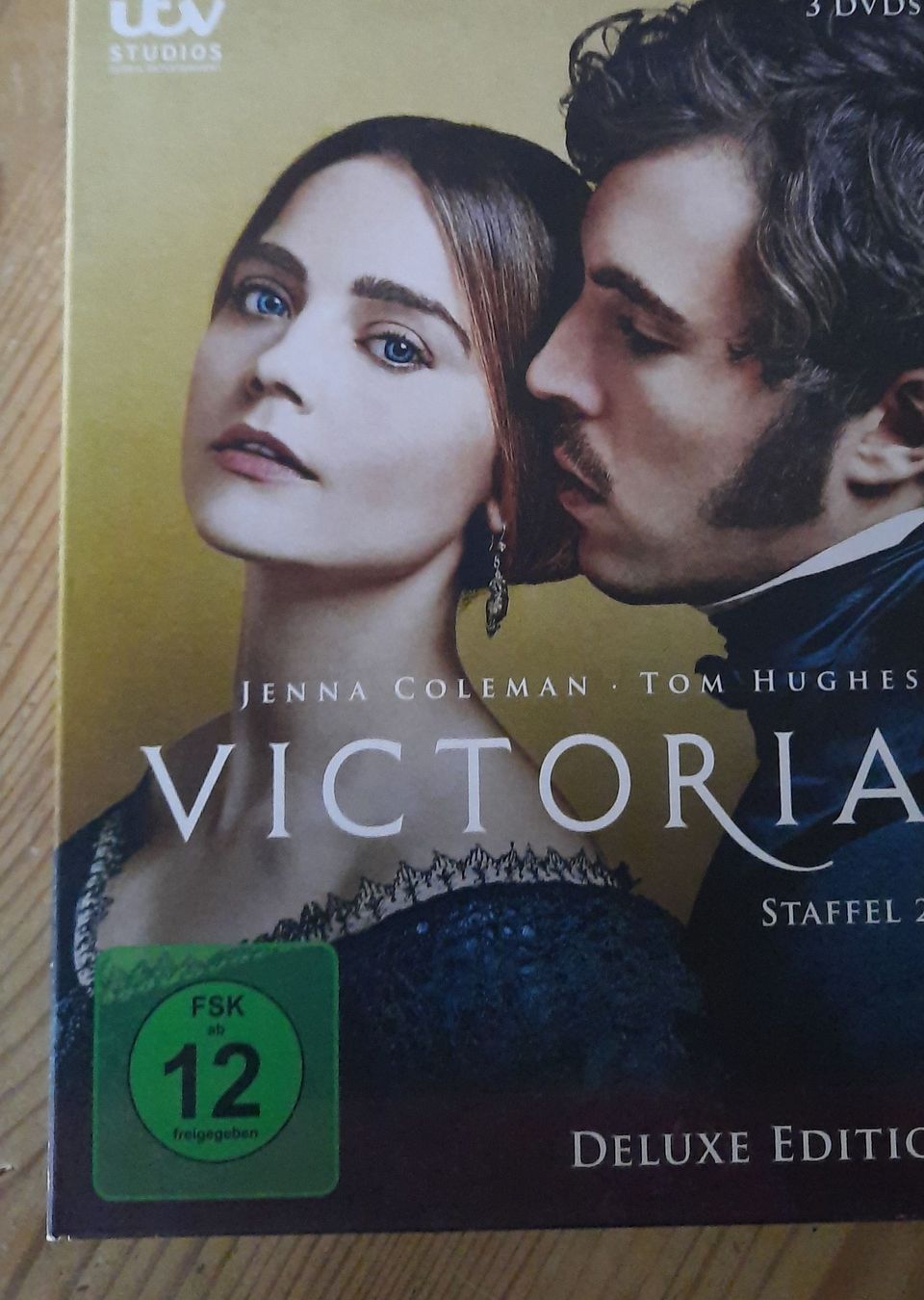 Tutti i DVDs: DVD Victoria - Staffel 2, Deluxe Edition. – Usato da Konolfingen venduto da the_5fqm