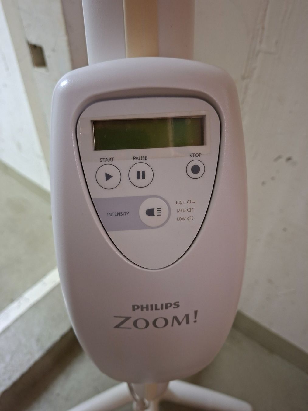 Philips Sonicare Soins dentaires: Philips Zoom Zahnaufhellungsgerät gebraucht – D'occasion à Eschenbach SG par 24682468 1