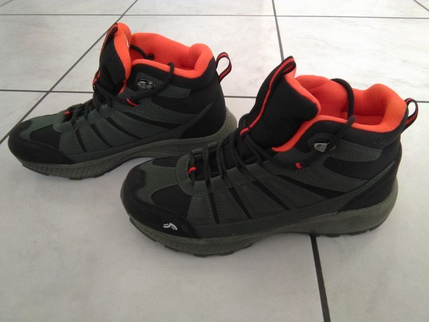Herrenschuhe: Trekking/Allround-Boots, robust, Gr. 42, neu – Neu (gemäss Beschreibung) aus Igis von lebi