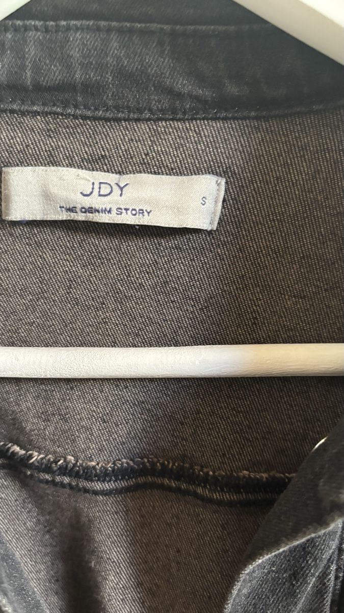 Jacken: Schwarze Jeansjacke, S – Gebraucht aus Roggwil BE von R.. 1