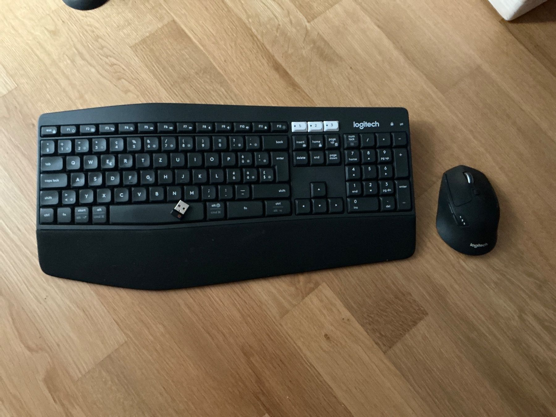 Logitech Tastiere: Logitech MK850 Tastatur Set inkl. Maus – Usato da St. Gallen venduto da wintiboy