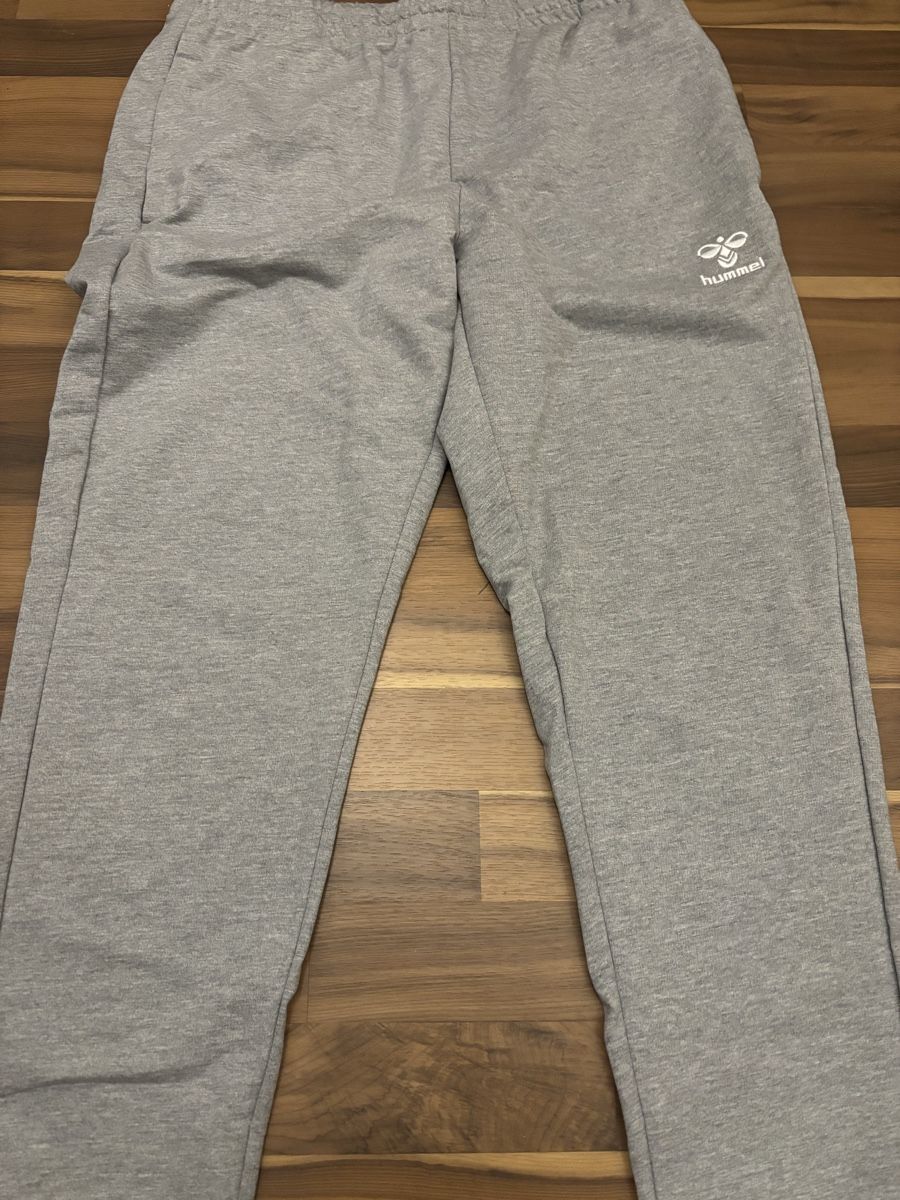 Hummel Hosen: Hummel Trainerhose, Grösse L (neu)  – Neu (gemäss Beschreibung) aus Zürich von luk_jz5t