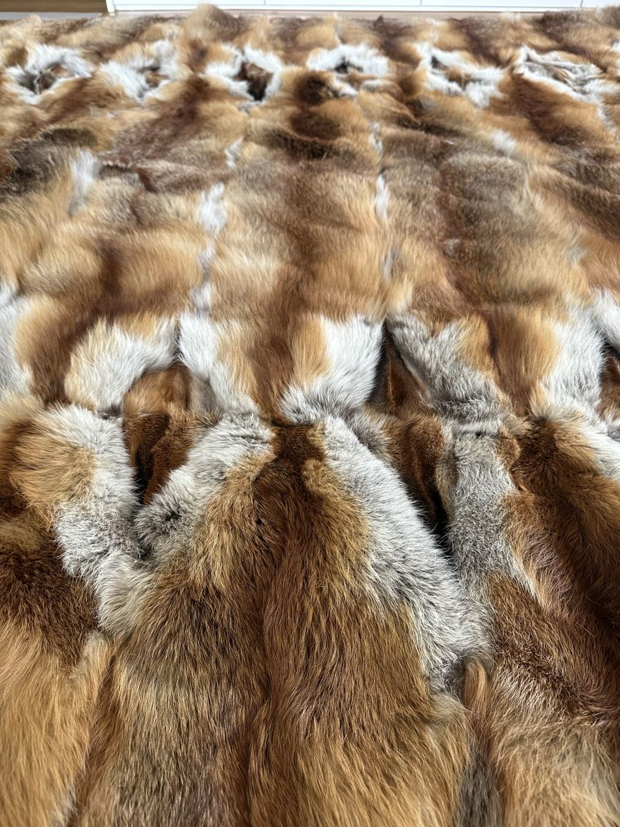 Coperte: Grosse Decke aus Fuchsfellen – Usato da Basel venduto da eucalyptica 4