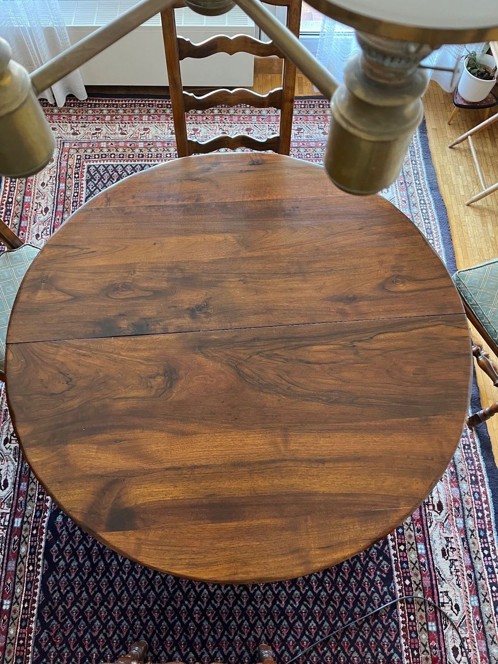 Tavoli: Table ronde / ovale en noyer massif – Usato da Romanel-s-Lausanne venduto da Galveston 1