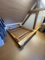 Bettgestell Balkenoptik aus Massivholz