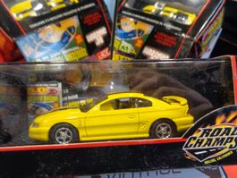 Ford Mustang 1:43 (mit Box) Road-Champs   > (A1)
