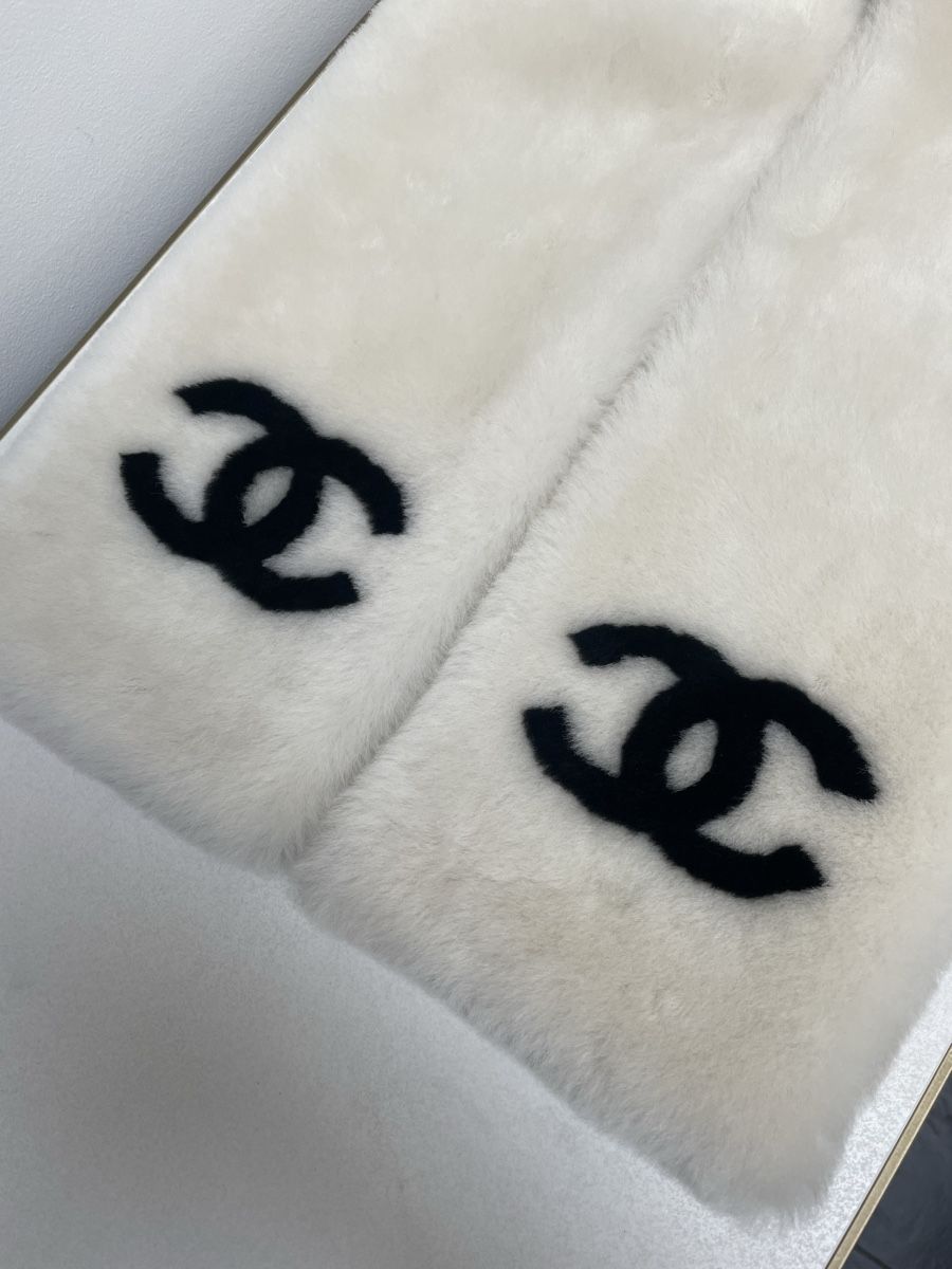 Chanel Foulard & Sciarpe: Chanel scarf – Nuovo (secondo la descrizione) da Vacallo venduto da kellyyy 2