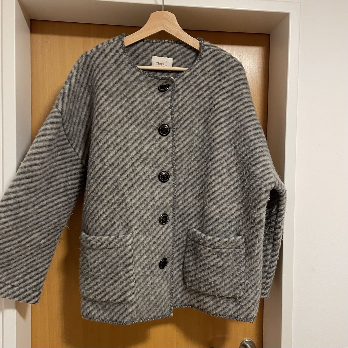 Cappotti: Grau gestreifter Designer Mantel – Usato da Aarau venduto da moosyfox 1