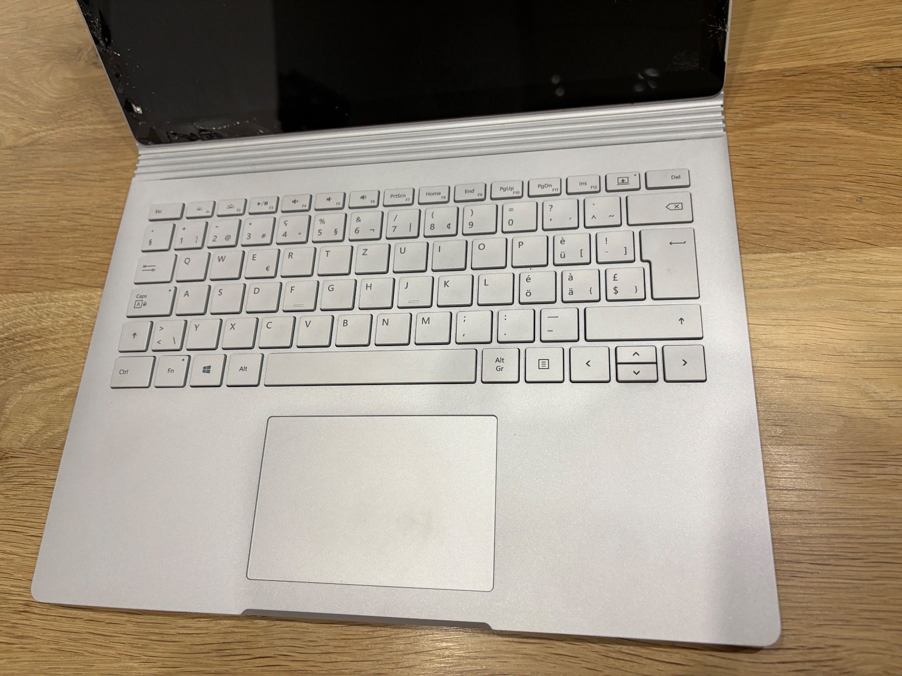 Microsoft Portables: Microsoft Surface Book / Model: 1703 – Défectueux à Lausen par sen_jm7c 6