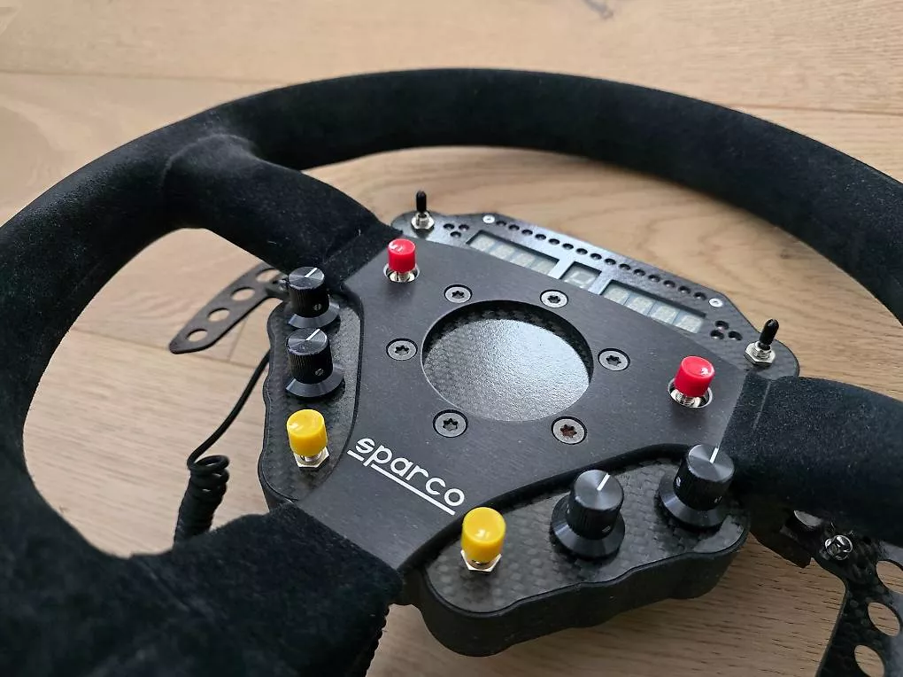 Tutti gli attrezzi: FiTech Sparco L360 mit Custom ButtonBox – Usato da Hombrechtikon venduto da KgDingeling