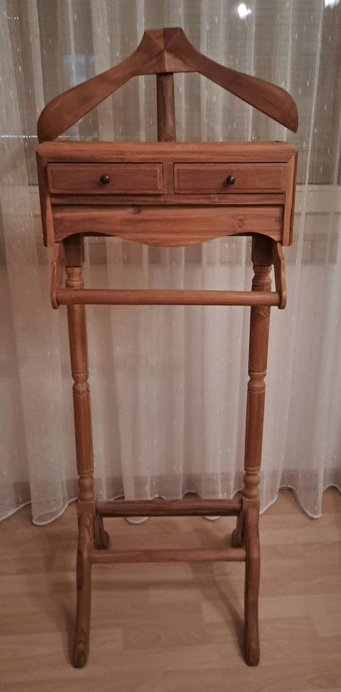 Garderobe: Stummer Diener aus Naturholz – Gebraucht aus Uster von Chk7