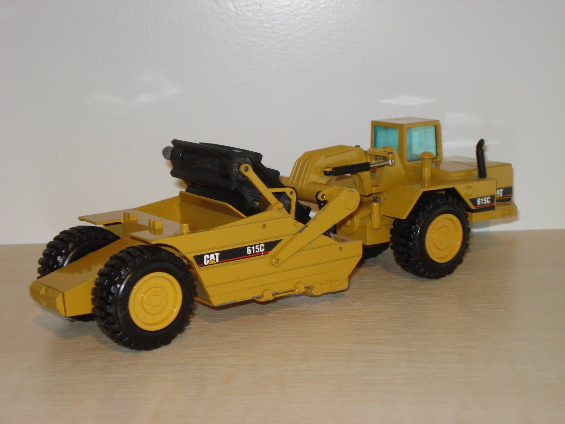 Caterpillar Modellbausätze & Standmodelle: CAT 615 C Scraper – Gebraucht aus Mitlödi von worker04 2