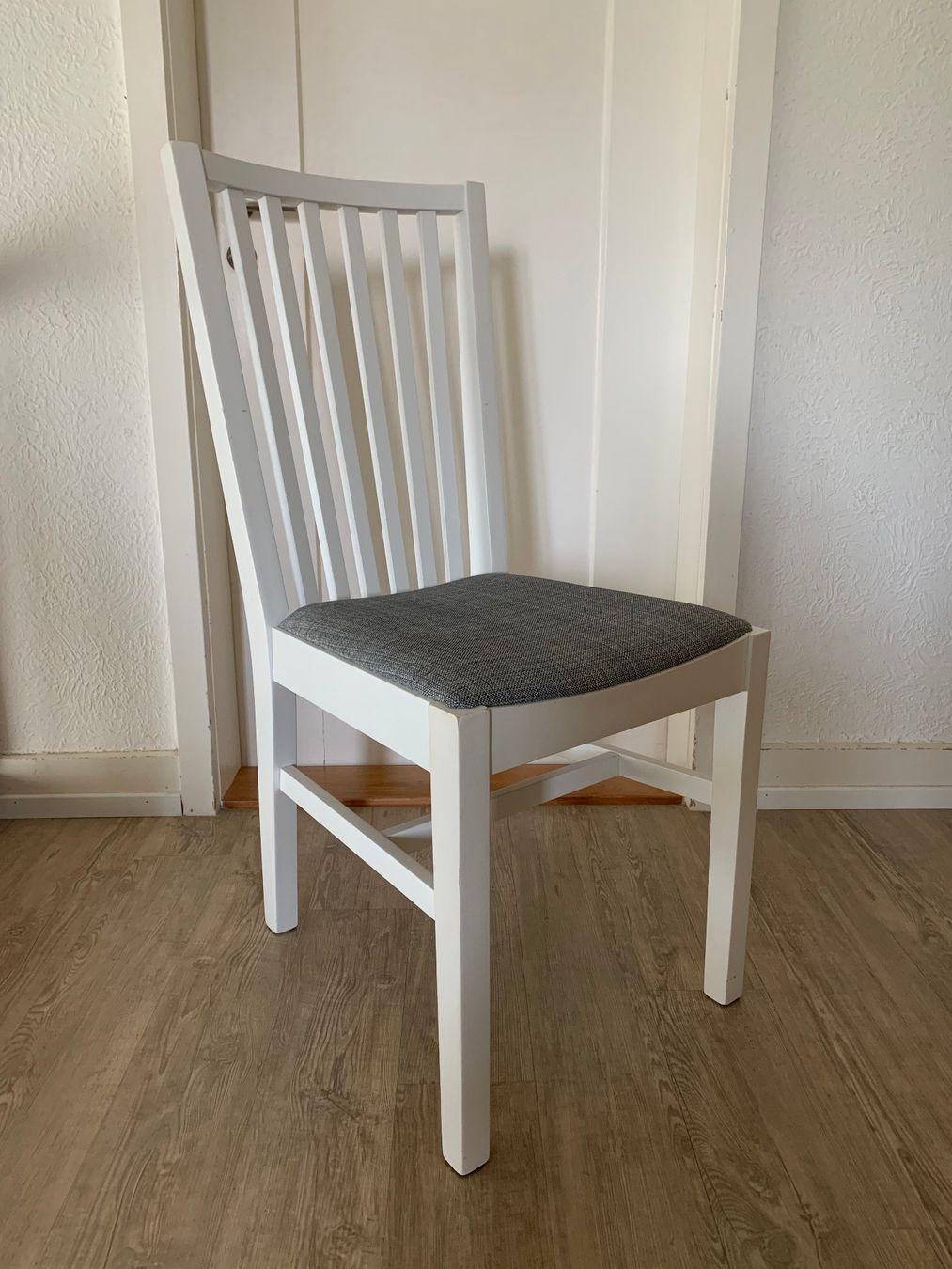 Ikea Chaises: Stuhl weiss IKEA – D'occasion à Winterthur par Drachenrose