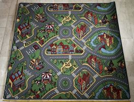 Grosser Spielteppich 185cm x 200cm