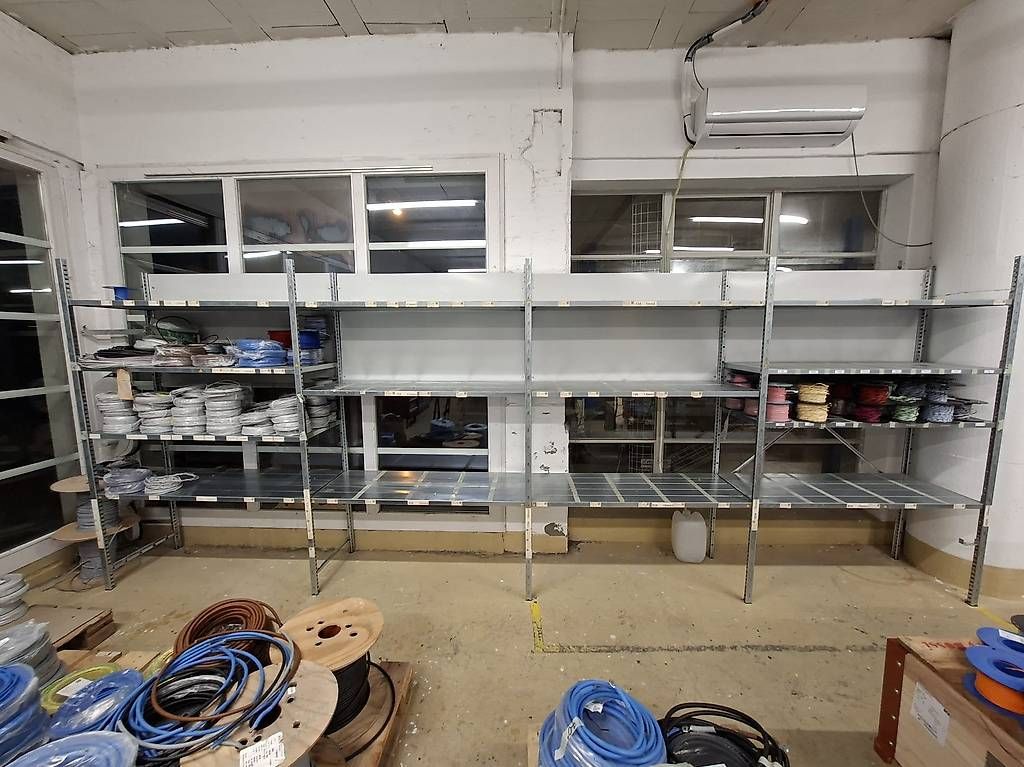 Scaffali: Lagergestelle aus Metall – Usato da Riedt b. Erlen venduto da Loemio