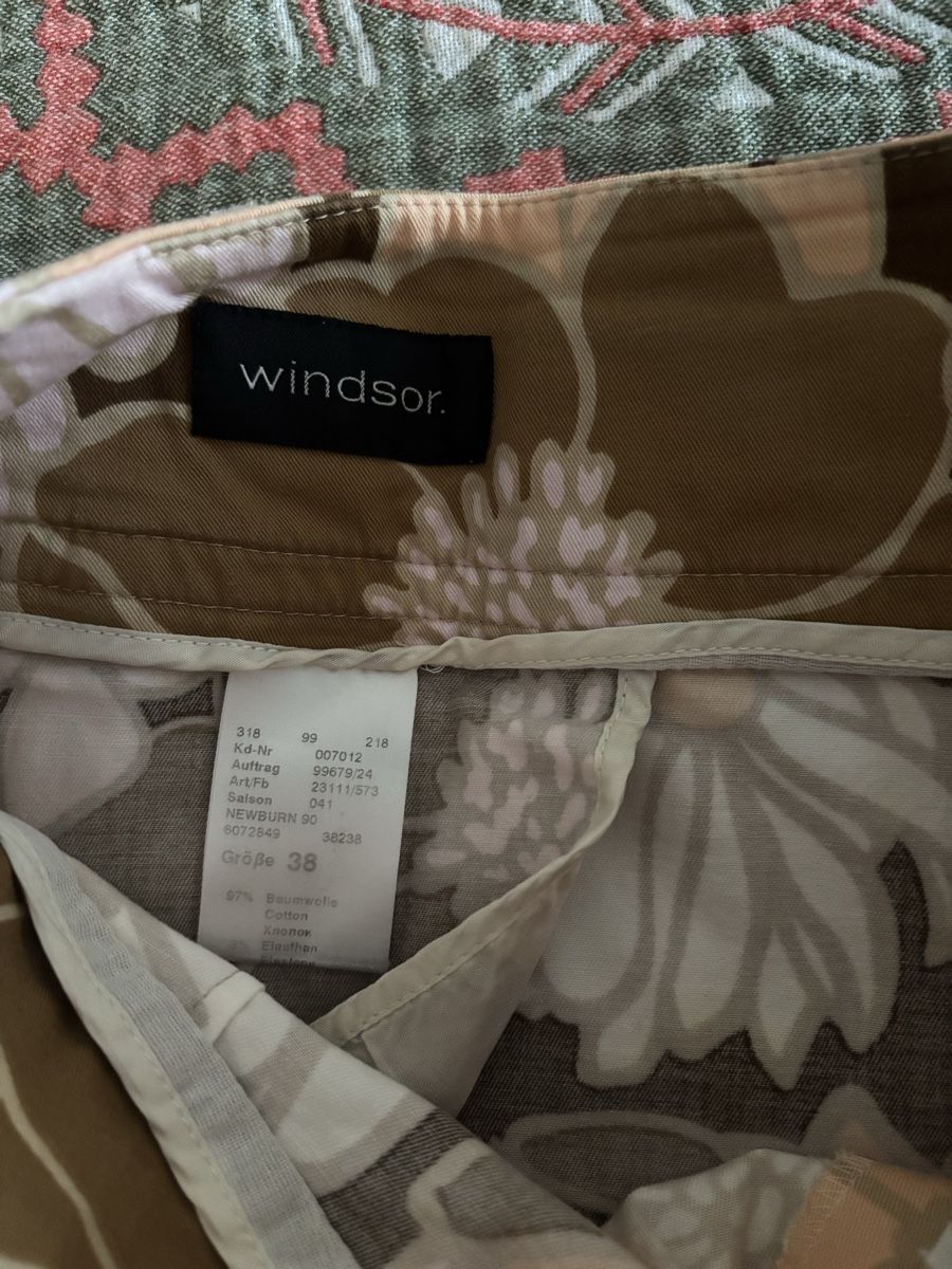 Windsor Hosen: Windsor Stoffhose Blumenmuster Gr. 38 beige braun – Gebraucht aus Salenstein von Silly...0 8