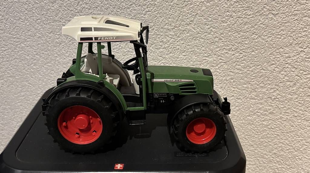 Trattori: Fendt 209 S Traktor mit Anhänger – Usato da Grenchen venduto da Mon70S 1