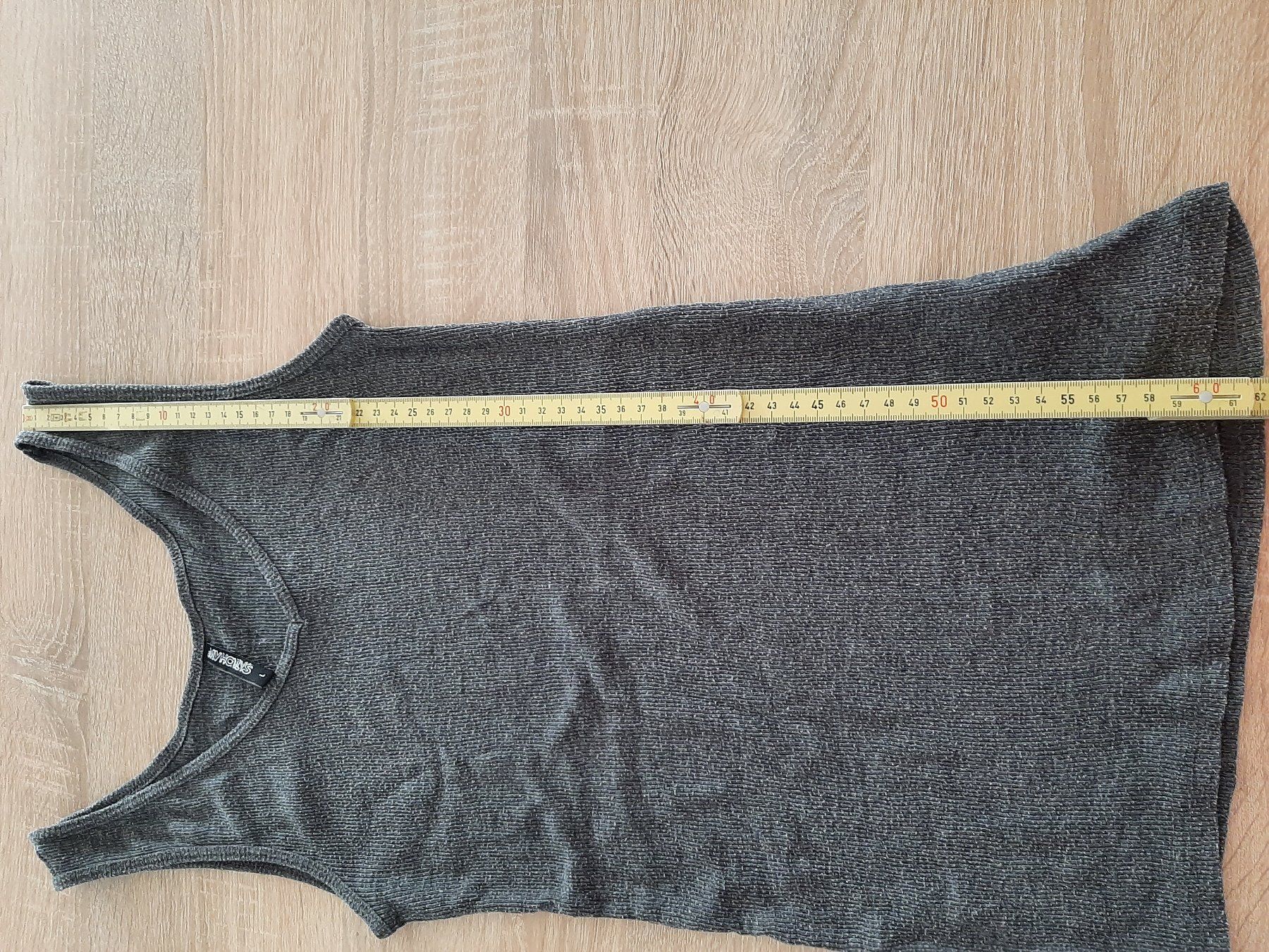 Tops: Tanktop mittelgrau, klein geschnitten, ca. Gr. S – Gebraucht aus Menziken von Rien1 3