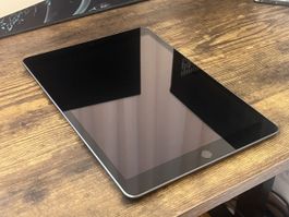 Apple iPad 8 32GB Wi-Fi in gutem Zustand, Akku 81%