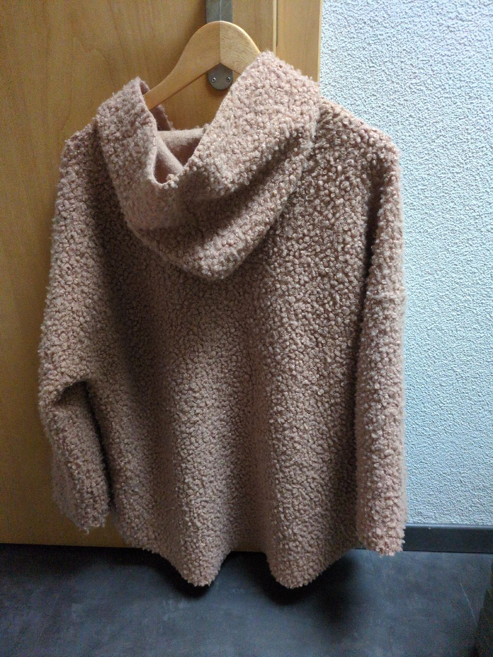 Giacche: Kuschelige Teddyjacke Einheitsgrösse – Usato da Beckenried venduto da Yaryan 1