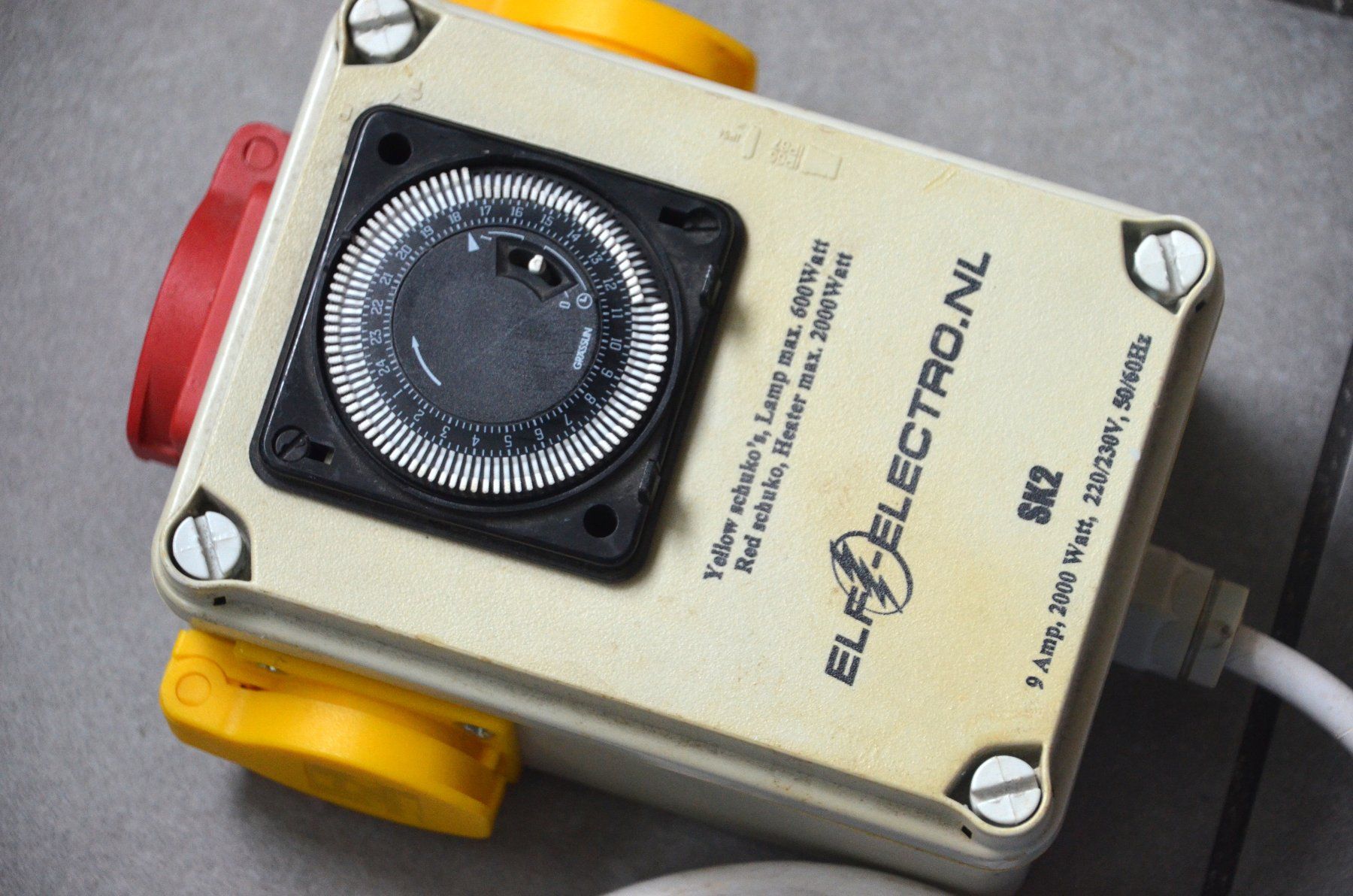 Alimentation électrique: Elf-Electro.nl SK2 Timer Stromverteiler – D'occasion à Collonges par arashee 2