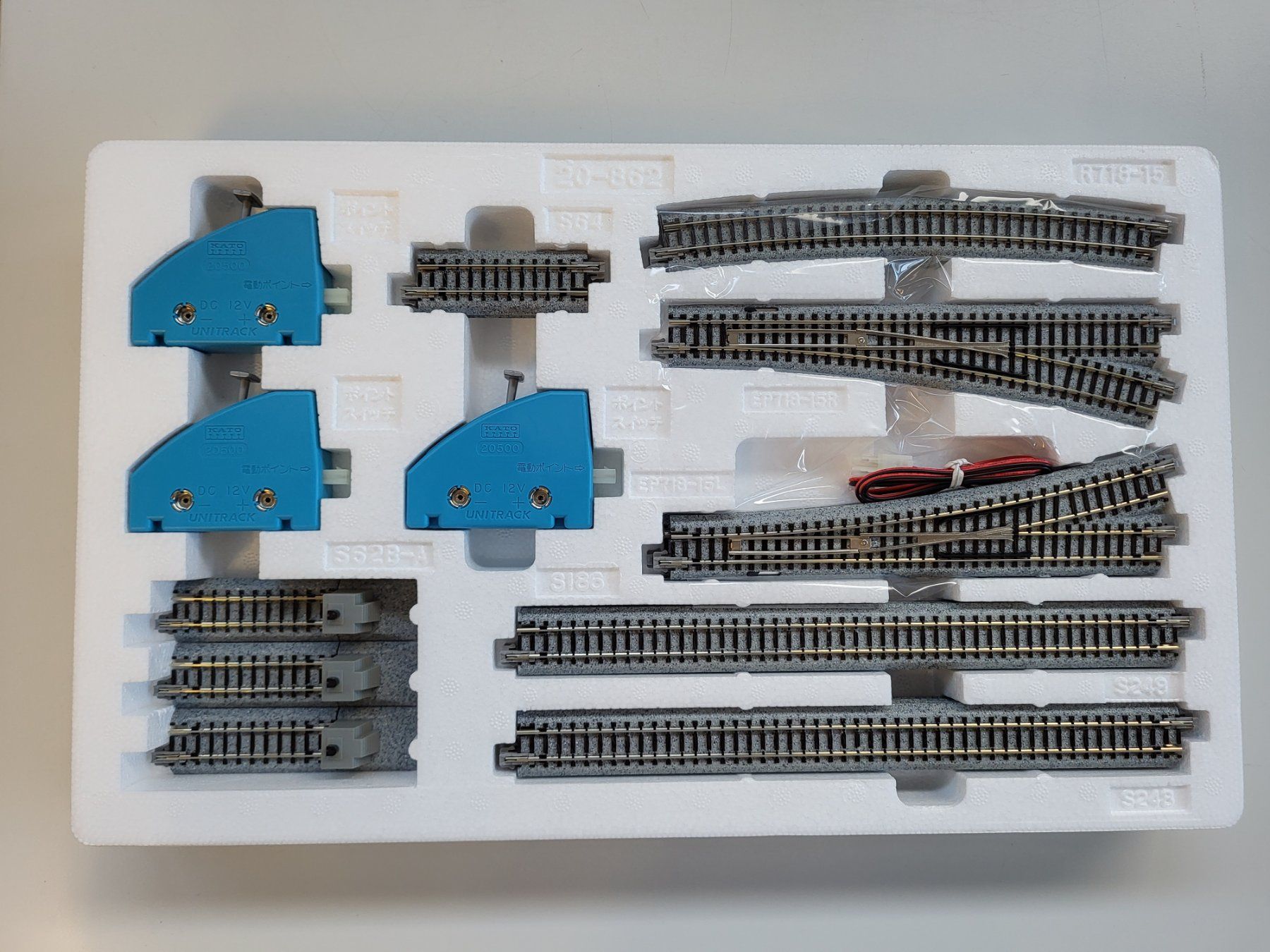 Kato Modellini di ferrovie: Kato Master 2 Set und Kato N Unitrack V3 Set – Nuovo (secondo la descrizione) da Brügg BE venduto da POU-BELLE 6