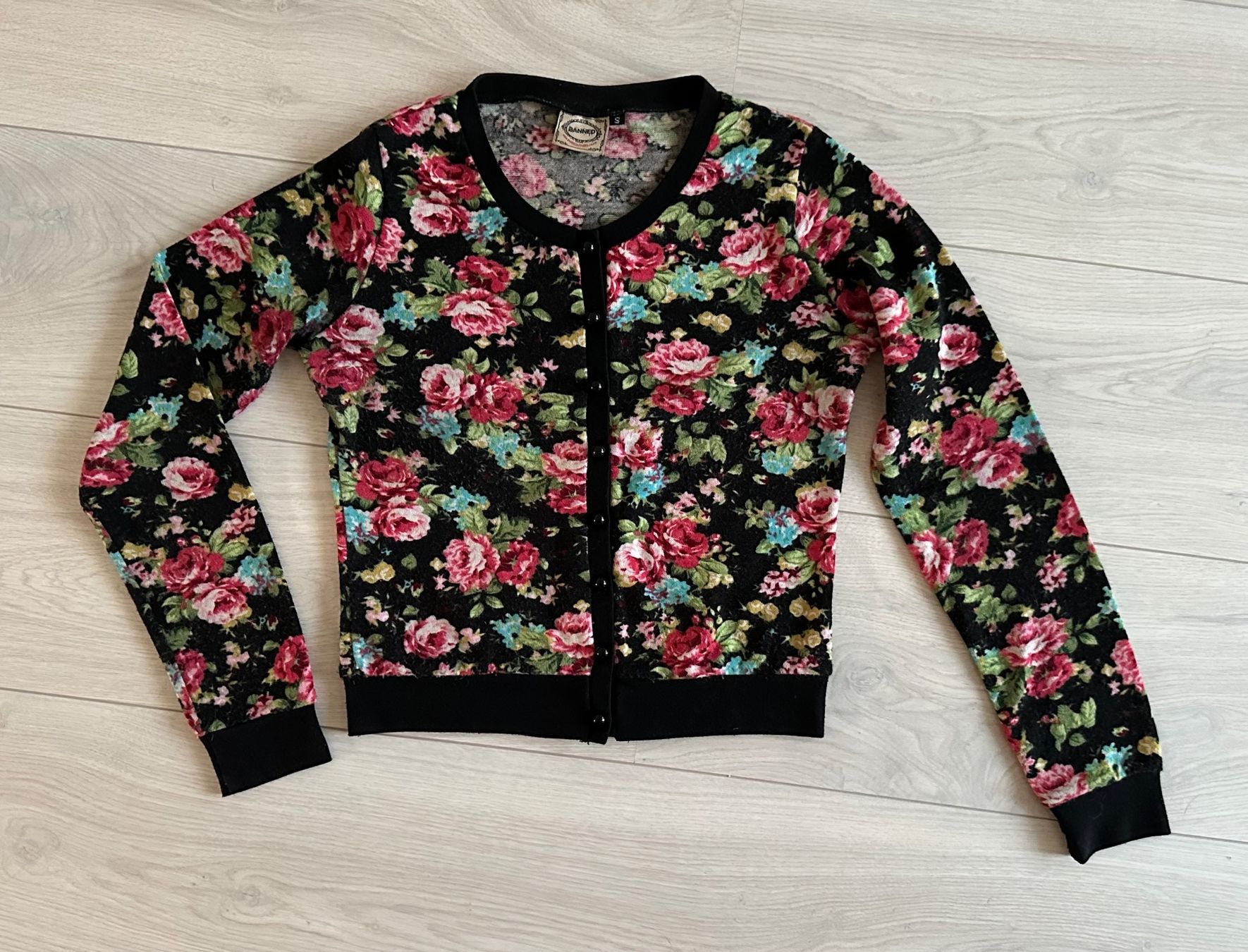 Gilet & Giacche senza maniche: Cardigan à fleurs, Banned – Nuovo (secondo la descrizione) da La Neuveville venduto da flodocha 1
