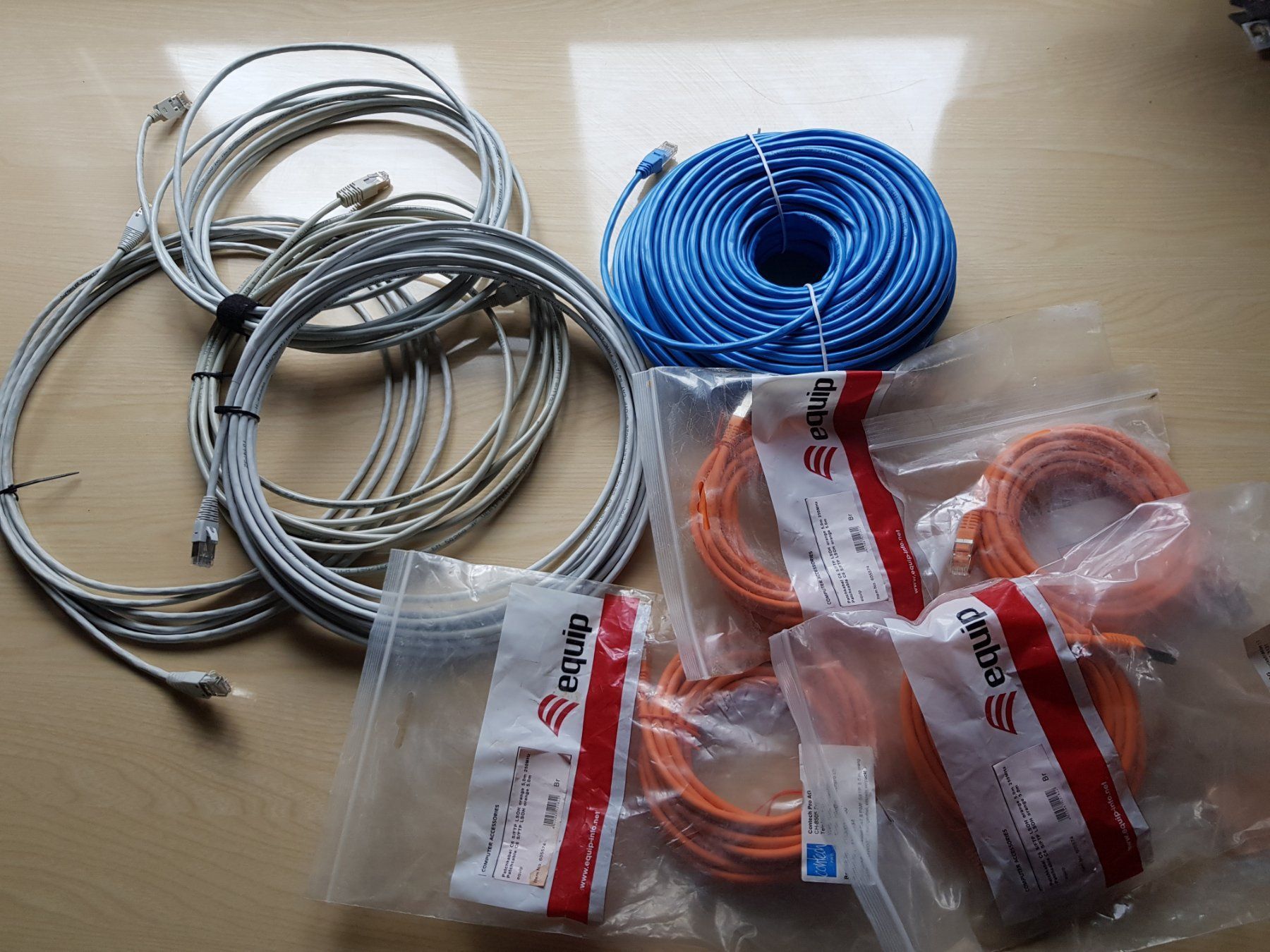 Cavi: Kiste voller Patchkabel div. Längen – Usato da Aarburg venduto da Se20