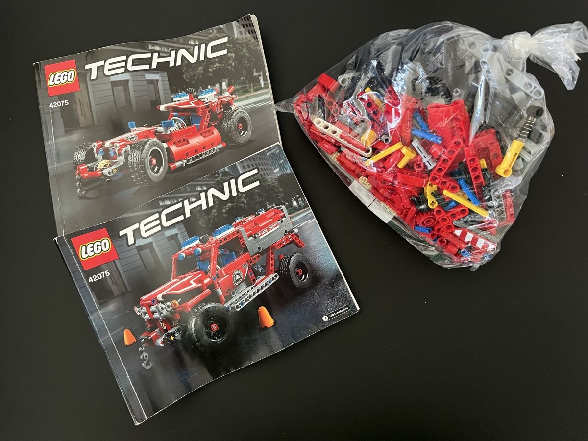 Lego Kit di costruzioni: LEGO Technic 42075 2in1 First Responder - vollständig  – Usato da Untereggen venduto da bri_6kr8 2
