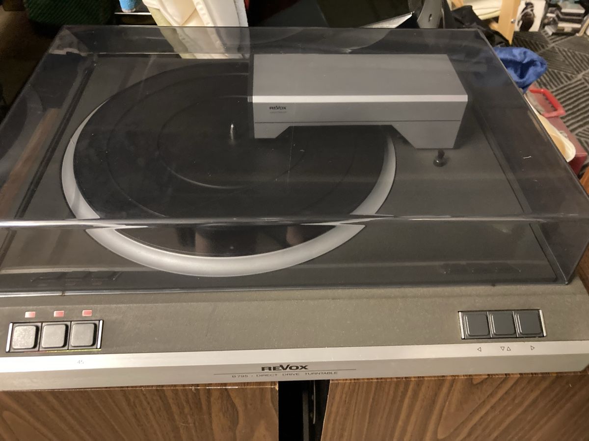 Revox Tourne-disques: Revox B795 Plattenspieler – Défectueux à Lenzburg par HanspeterT
