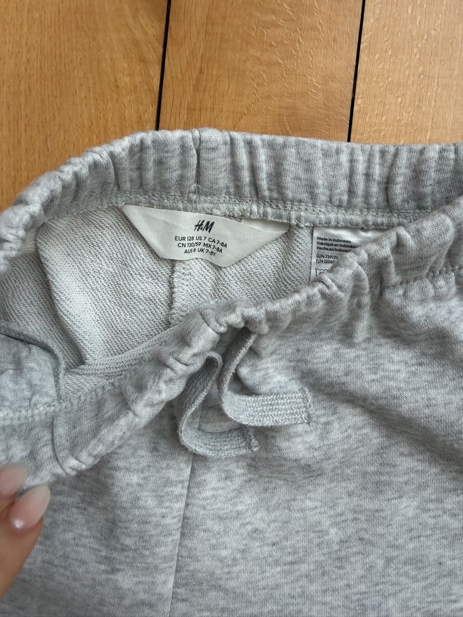 H&M Pantaloni: H&M Trainer Hose – Usato da Solothurn venduto da Vintage87 1