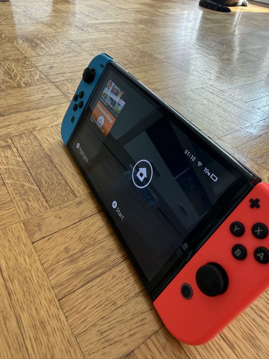 Nintendo Konsolen: Nintendo Switch OLED mit Zubehör – Gebraucht aus Zermatt von nad_b6ch 2
