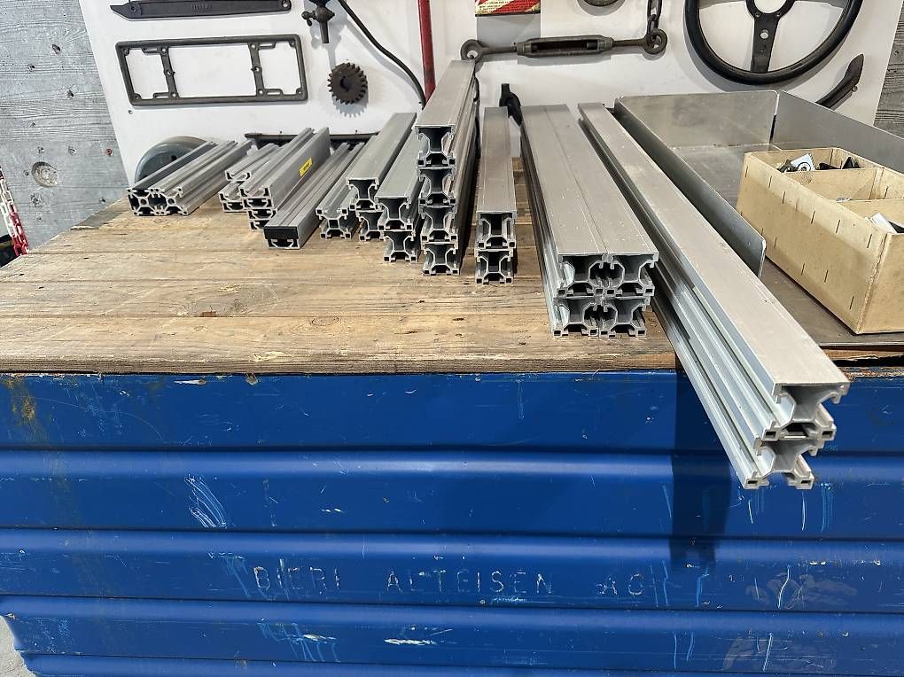 Profilati: Aluprofile Konstruktionsprofile T-Nut Profile – Usato da Luzern venduto da ottawa_79 4
