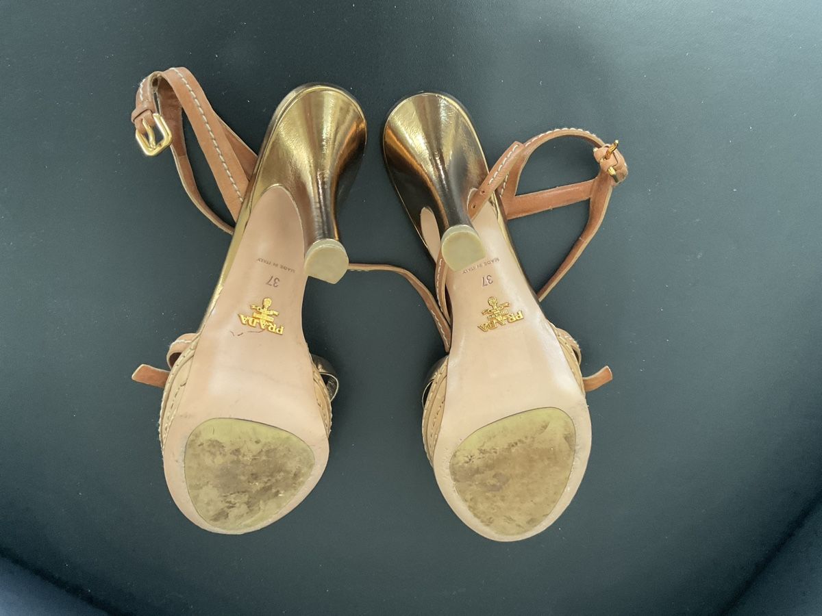 Prada Damenschuhe: Prada Pumps in Grösse 37 – Gebraucht aus Mariastein von u_n_6s5w 1