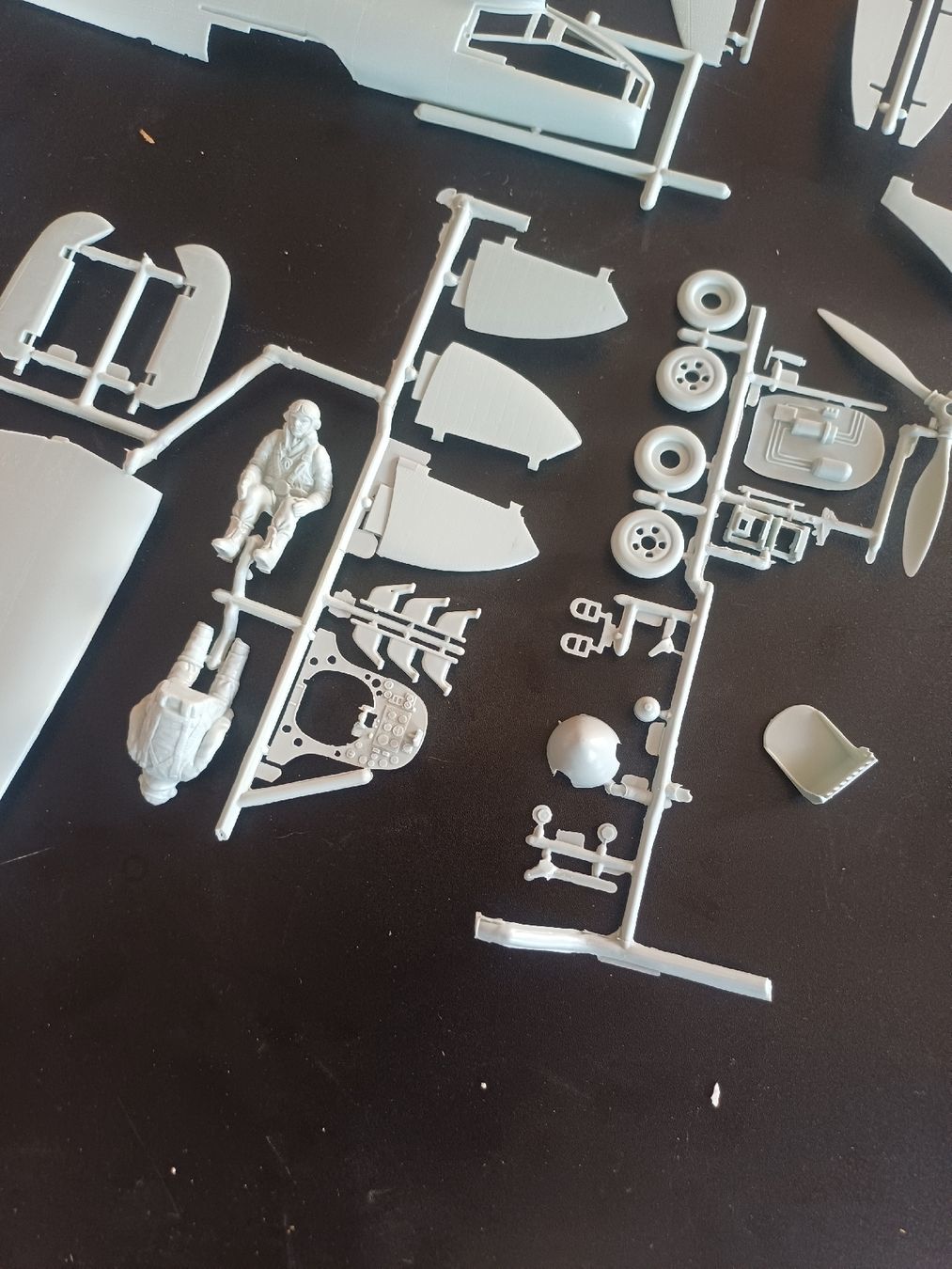 Revell Kits de montage: Modellbausatz Supermarine Spitfire MK-1 – Défectueux à Wangenried par Recycler94 7