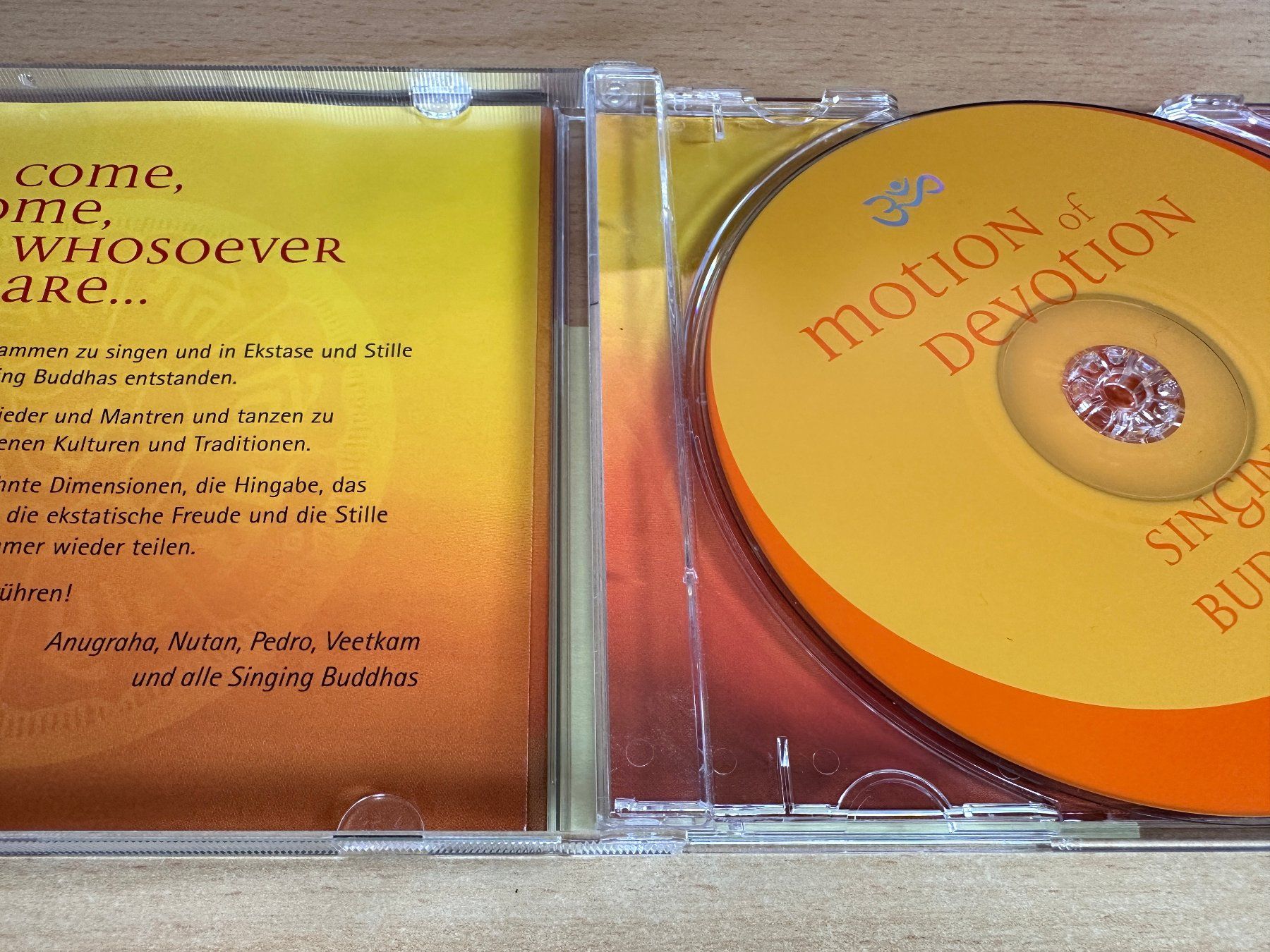 CD: Singing Buddhas – Motion Of Devotion – Usato da Rikon im Tösstal venduto da Alpenmutz 2